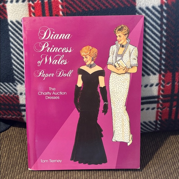 Royal Wedding Coloring and Paper Doll Books - Picture 16 of 16